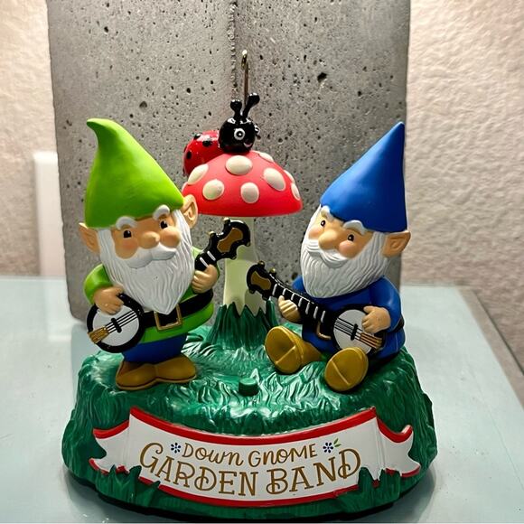 NEW 2019 Hallmark Keepsake Dueling Gnomes - Picture 5 of 15